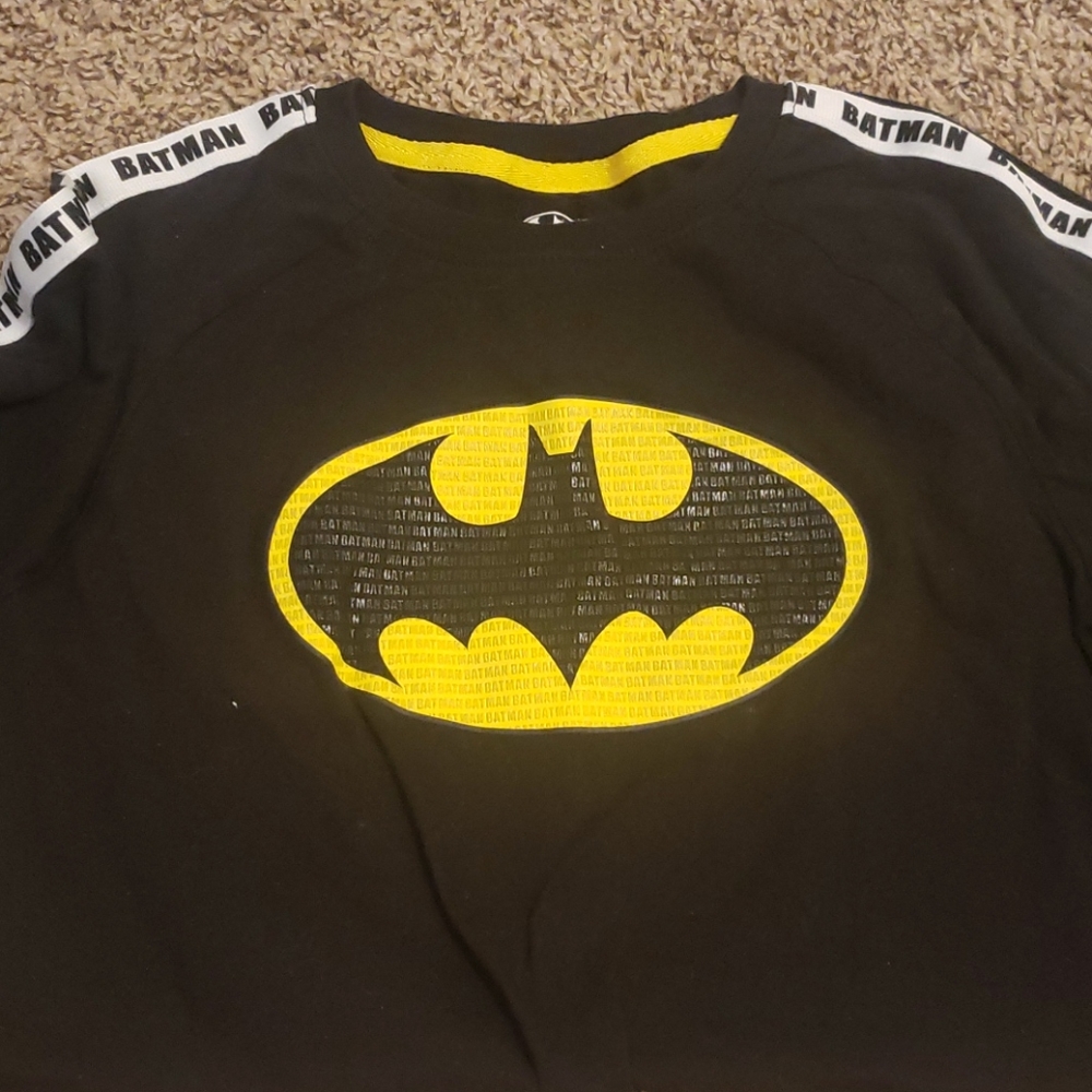 Boys size 18 Batman long sleeve shirt